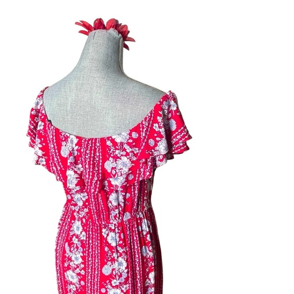 Forever 21 Red and White Floral Dress
Red floral maxi dress size L - Picture 7 of 13